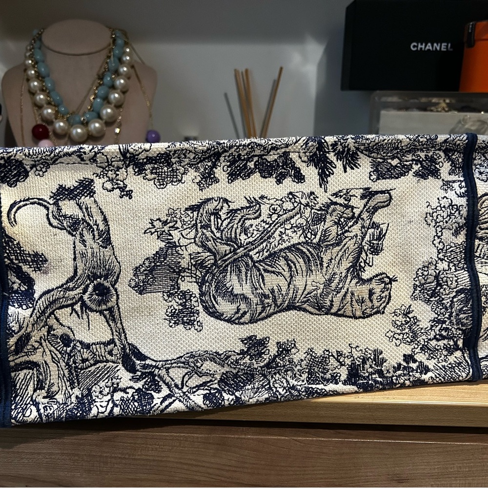 Christian Dior Medium Blue and White Toile Book Tote Bag - Picture 7 of 15